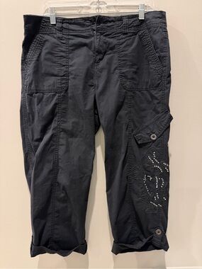 Women’s Style & Co Black Cargo Capris with Embellishment vintage y2k 2000s